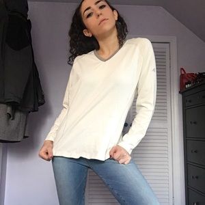 cozy cream tee wit grey neckline